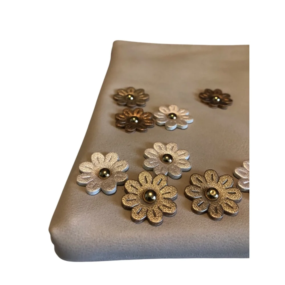 Imoshion Oversized Wristlet Clutch Floral Appliques